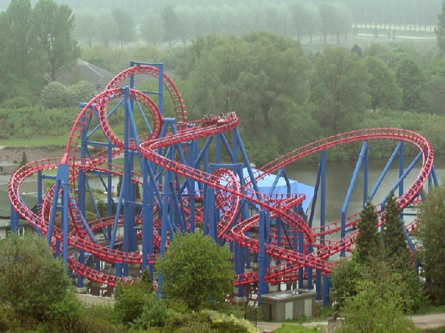 Xpress: Platform 13 3 - Walibi Holland - Pretpark Vergelijker.nl