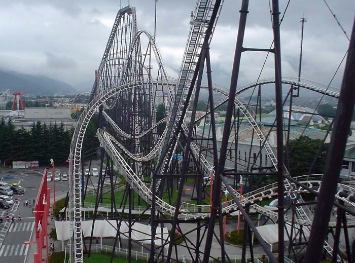 langste achtbanen ter wereld - Fujiyama - Pretpark vergelijker.nl